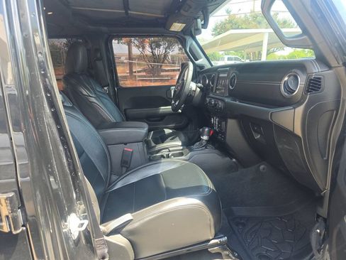 Used 2023 Jeep Wrangler Unlimited Sahara AWD/4WD image 5