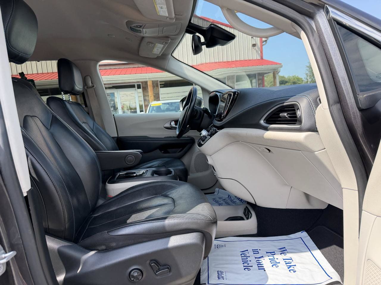 Used 2021 Chrysler Pacifica Touring-L FWD image 24