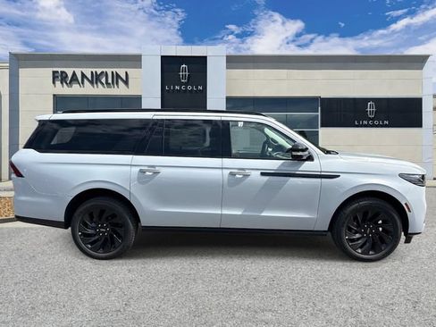New 2026 Lincoln Navigator L Reserve AWD/4WD image 8