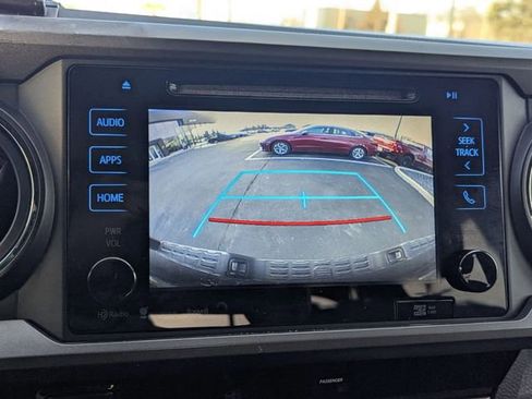 Used 2017 Toyota Tacoma TRD Off-Road image 16