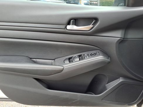 Used 2025 Nissan Altima 2.5 SV FWD image 23