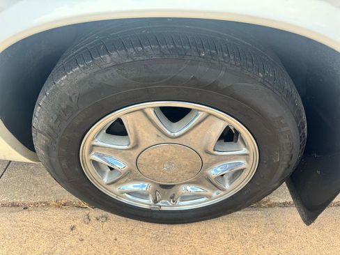 Used 2001 Cadillac Eldorado ESC w/ Comfort/Convenience Pkg FWD image 16