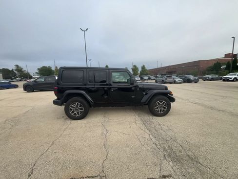 Used 2025 Jeep Wrangler Unlimited Sahara AWD/4WD image 14