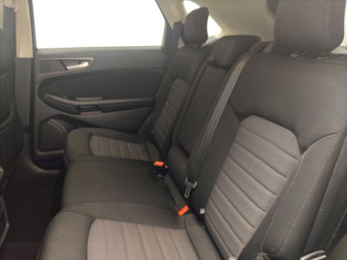 Used 2019 Ford Edge SE FWD image 18