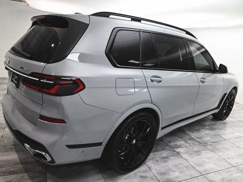 Used 2023 BMW X7 xDrive40i w/ M Sport Package AWD/4WD image 6