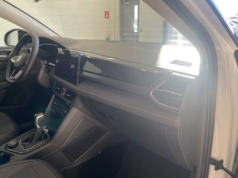 New 2026 Volkswagen Taos SE image 38
