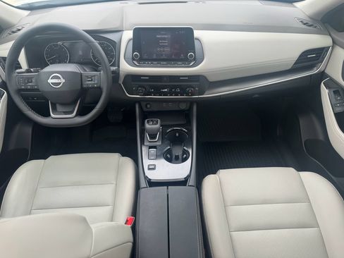 Used 2025 Nissan Rogue SV w/ SV Premium Package FWD image 2