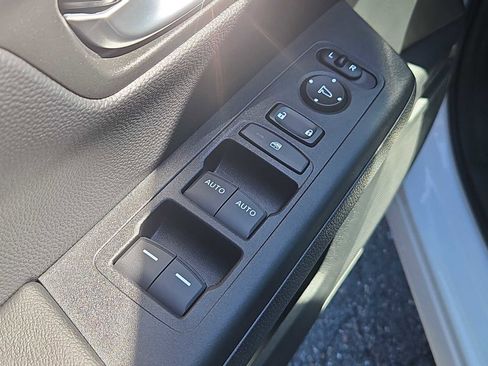 Used 2024 Honda CR-V EX image 13