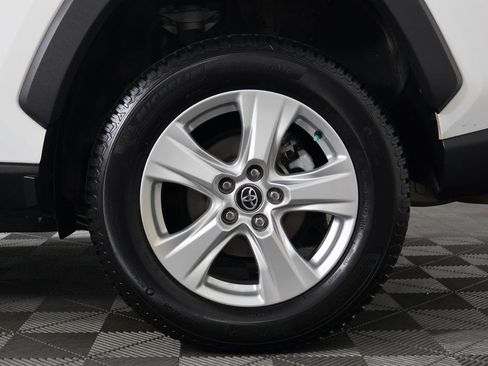 Used 2020 Toyota RAV4 XLE w/ Convenience Package AWD/4WD image 16