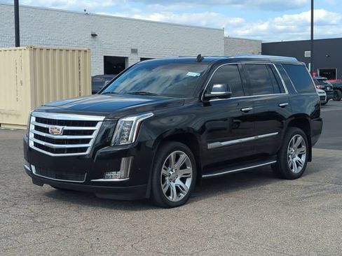 Used 2017 Cadillac Escalade Luxury AWD/4WD image 7