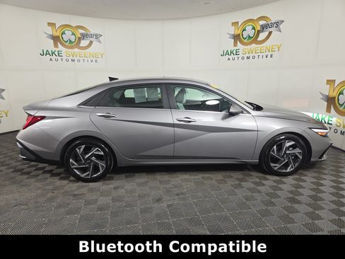 Used 2024 Hyundai Elantra Limited FWD image 11