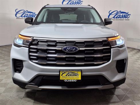 Used 2025 Ford Explorer Active image 5