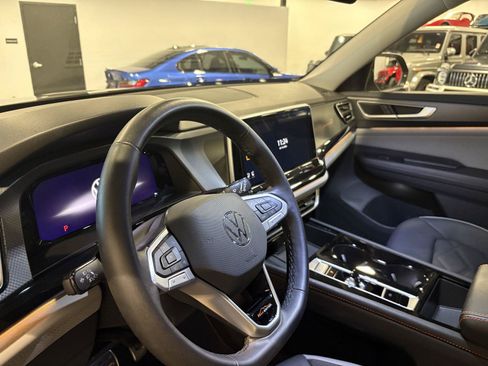 Used 2025 Volkswagen Atlas Peak Edition SE AWD/4WD image 12