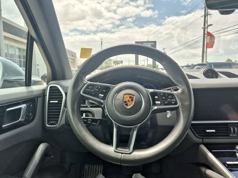 Used 2022 Porsche Cayenne Platinum Edition AWD/4WD image 24