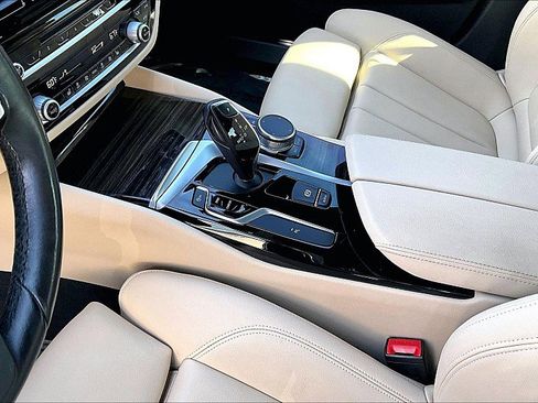 Used 2019 BMW 530i 530i Sedan w/ Convenience Package image 14