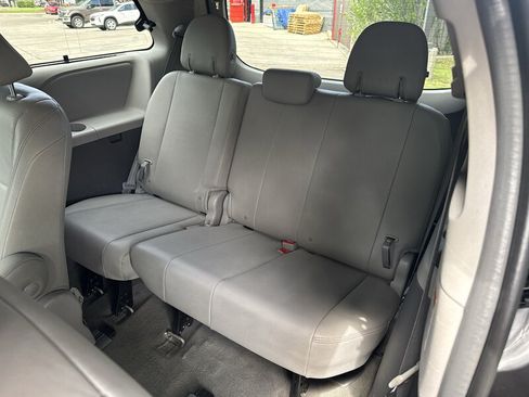 Used 2018 Toyota Sienna XLE w/ XLE Navigation Package AWD/4WD image 14
