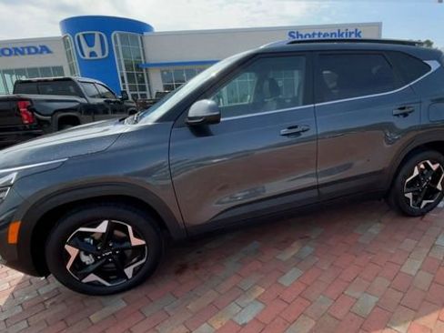 Used 2024 Kia Seltos EX image 6