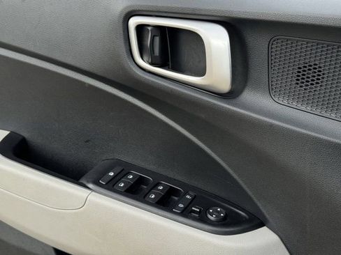 Used 2024 Hyundai Venue SEL FWD image 27