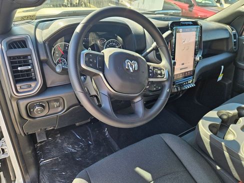 New 2026 RAM 2500 Laramie AWD/4WD image 13