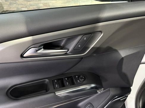 Used 2025 Chevrolet Traverse LT w/ Enhanced Driving Package image 12