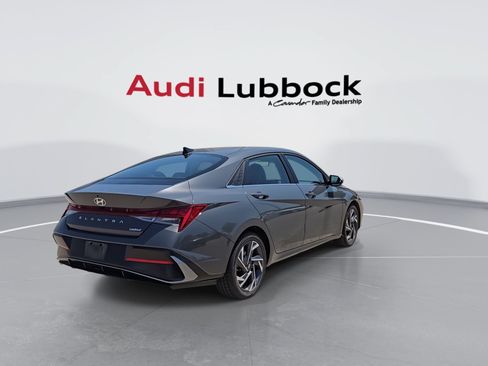 Used 2025 Hyundai Elantra Limited FWD image 8