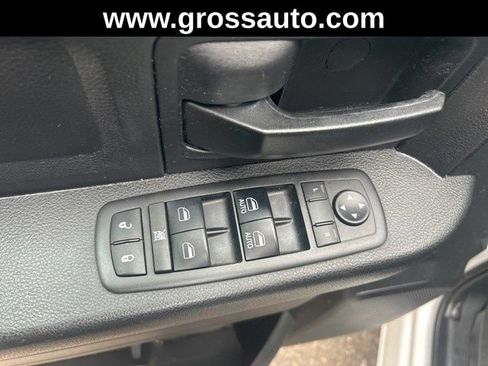 Used 2017 RAM 1500 Express AWD/4WD image 10