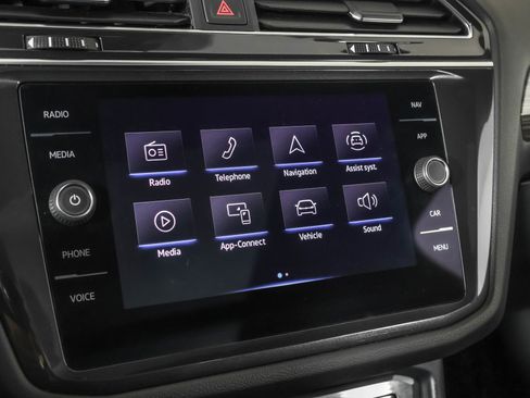 Used 2023 Volkswagen Tiguan SEL R-Line image 31