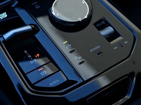 New 2026 BMW i5 eDrive40 image 17