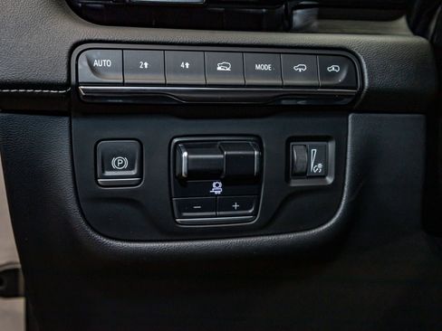 Used 2023 Cadillac Escalade Premium Luxury w/ Performance Package image 17