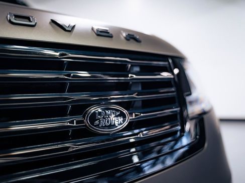 Used 2024 Land Rover Range Rover SV AWD/4WD image 17