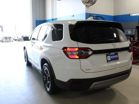 Used 2025 Honda Pilot EX-L image 40