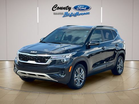 Used 2023 Kia Seltos S AWD/4WD image 2