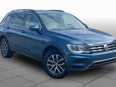 Used 2019 Volkswagen Tiguan SE w/ Panoramic Sunroof Package FWD image 3