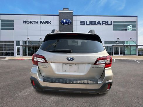 Used 2019 Subaru Outback 2.5i Limited AWD/4WD image 4