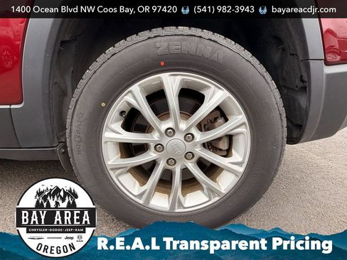 Used 2019 Jeep Cherokee Latitude w/ Popular Appearance Group AWD/4WD image 10