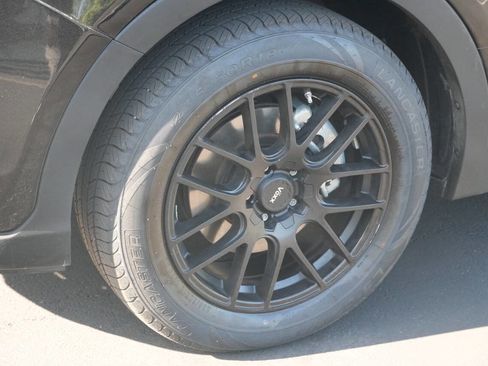 Used 2017 Hyundai Santa Fe Limited image 4