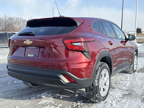 Used 2024 Chevrolet Trax LS w/ LS Convenience Package image 8