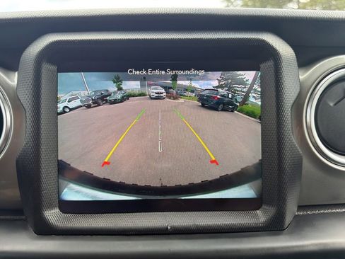 Used 2020 Jeep Wrangler Unlimited Sahara AWD/4WD image 32