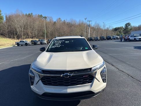 New 2026 Chevrolet Trax RS w/ Sunroof Package image 2