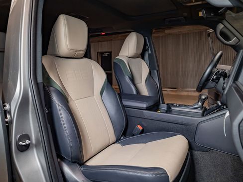 Used 2025 Lexus GX 550 image 22