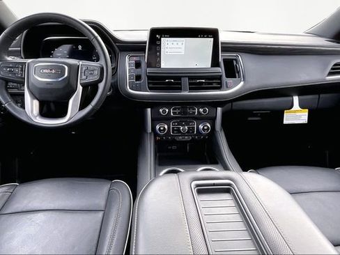 Used 2024 GMC Yukon SLT w/ SLT Luxury Package image 7