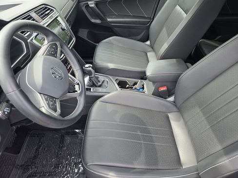 Used 2023 Volkswagen Tiguan SE image 19