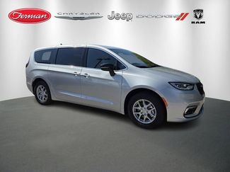 New 2026 Chrysler Pacifica Select video 1
