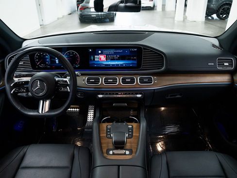 Used 2025 Mercedes-Benz GLS 450 GLS 450 image 9