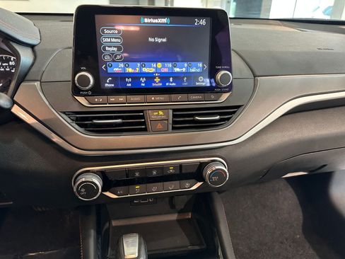 Used 2025 Nissan Altima 2.5 SR FWD image 17
