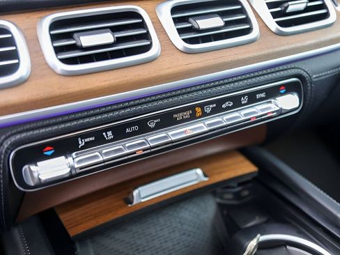 Used 2024 Mercedes-Benz GLS 580 4MATIC image 18