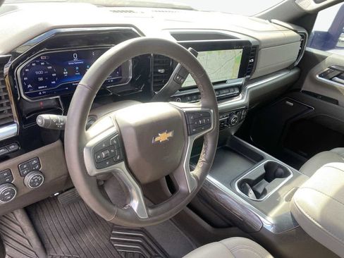 Used 2025 Chevrolet Silverado 2500 LTZ w/ LTZ Premium Package AWD/4WD image 12