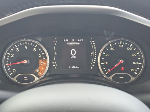 Used 2015 Jeep Renegade Latitude FWD image 21
