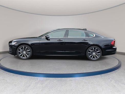 Used 2022 Volvo S90 B6 Momentum w/ Advanced Package image 9