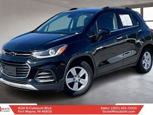 Used 2019 Chevrolet Trax LT w/ LT Convenience Package FWD image 1